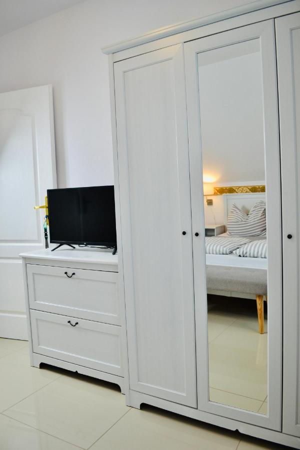 Iwona Pokoje Apartamenty Karwia Exterior photo